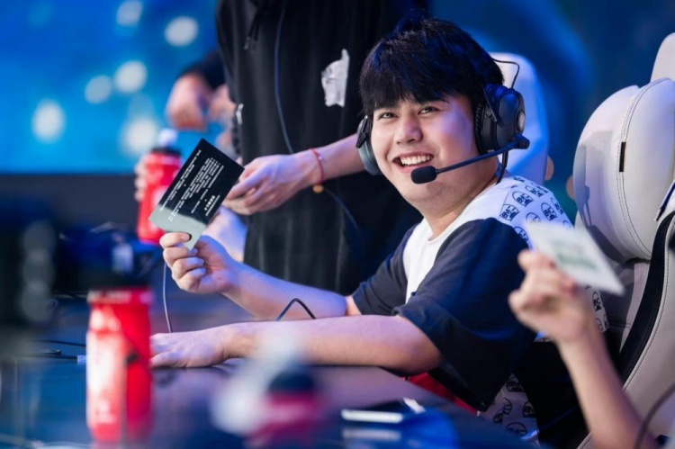 刻表现得毫 刻表现得毫