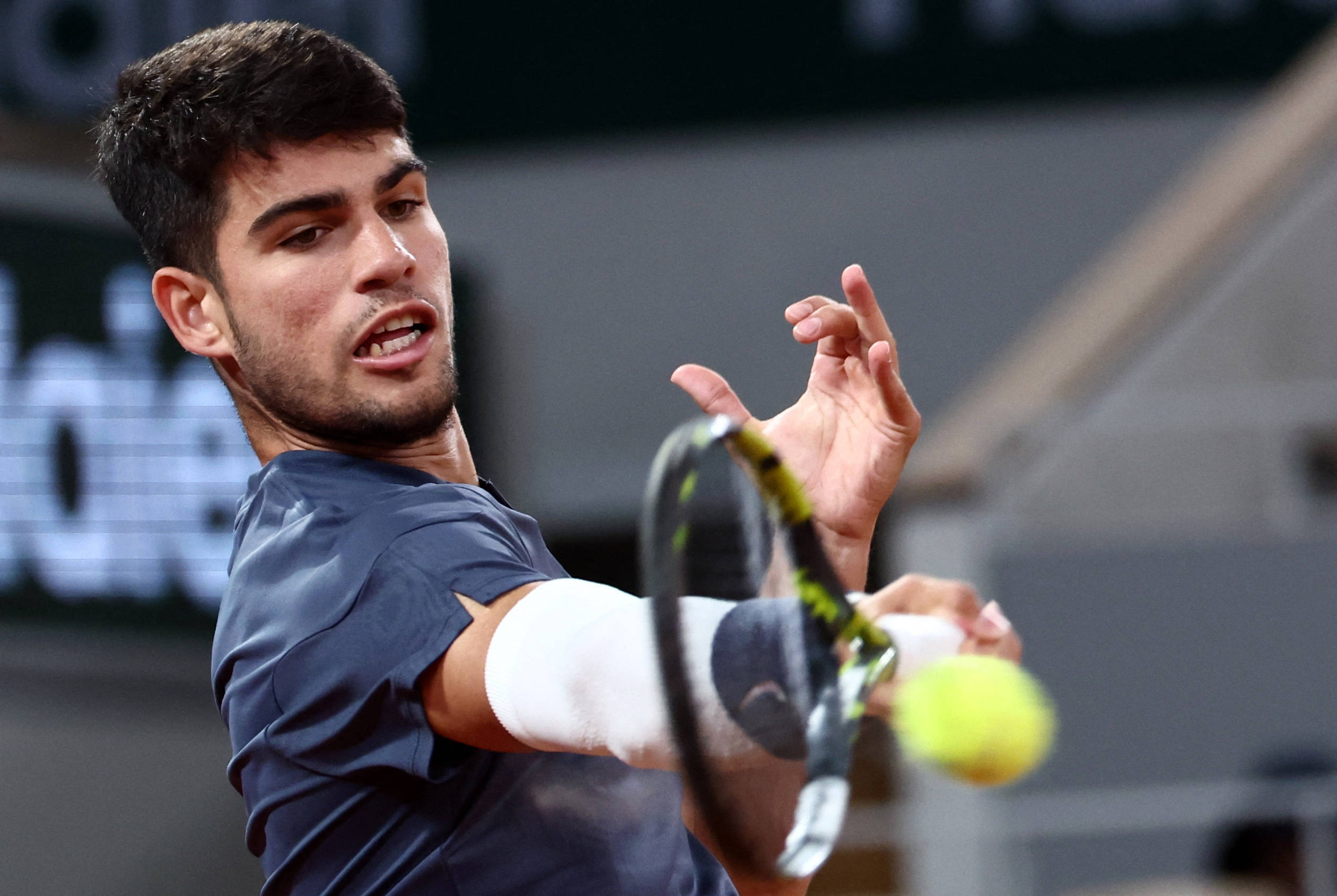 不仅把目光 不仅把目光